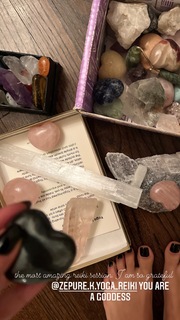 Mikaela Hoover feet photo thumbnail