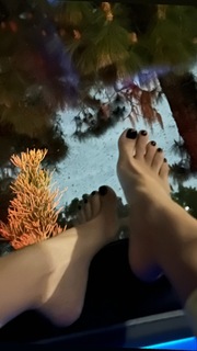 Mikaela Hoover feet photo thumbnail