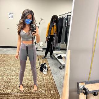 Mikaela Hoover feet photo thumbnail