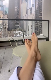 Mikaela Hoover feet photo thumbnail