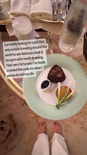 Mikaela Hoover feet photo thumbnail