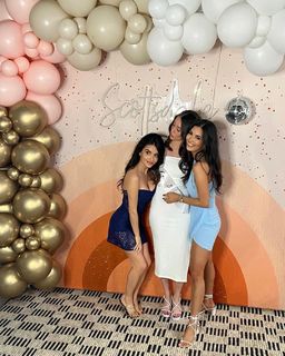 Mikaela Hoover feet photo thumbnail