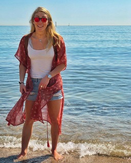 Mikaela Shiffrin feet photo thumbnail