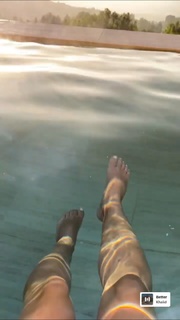 Mikaela Shiffrin feet photo thumbnail