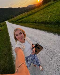 Mikaela Shiffrin feet photo thumbnail