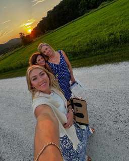 Mikaela Shiffrin feet photo thumbnail