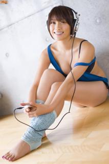 Mikie Hara feet photo thumbnail