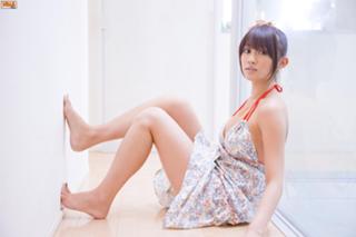 Mikie Hara feet photo thumbnail