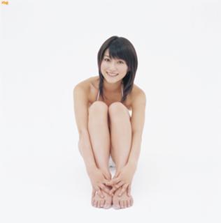 Mikie Hara feet photo thumbnail