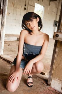 Mikie Hara feet photo thumbnail