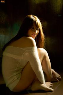Mikie Hara feet photo thumbnail