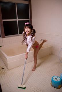Mikie Hara feet photo thumbnail