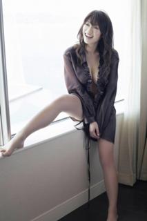 Mikie Hara feet photo thumbnail