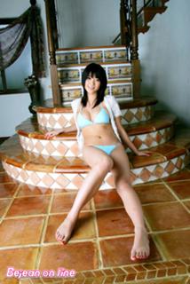 Mikie Hara feet photo thumbnail