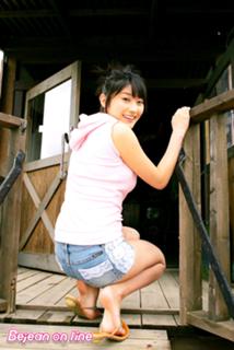 Mikie Hara feet photo thumbnail
