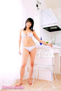 Mikie Hara feet photo thumbnail