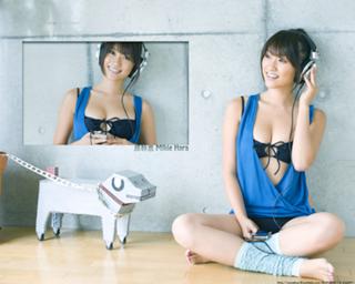 Mikie Hara feet photo thumbnail