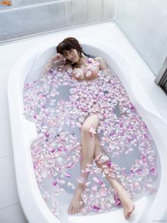 Mikie Hara feet photo thumbnail