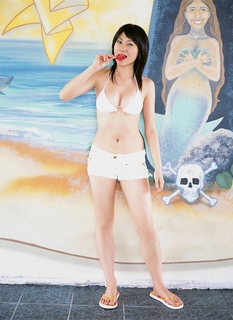 Mikie Hara feet photo thumbnail