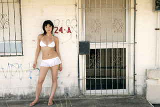 Mikie Hara feet photo thumbnail