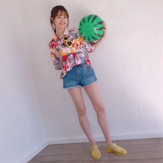 Miku Itou feet photo thumbnail