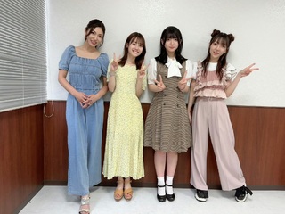 Miku Itou feet photo thumbnail