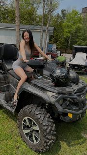 Miku Martineau feet photo 1