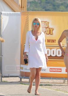 Mila Elegovic feet photo 3