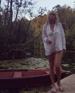 Mila Elegovic feet photo 7