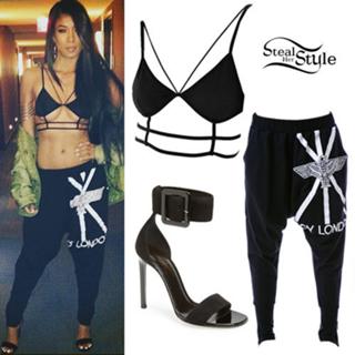 Mila J feet photo 6
