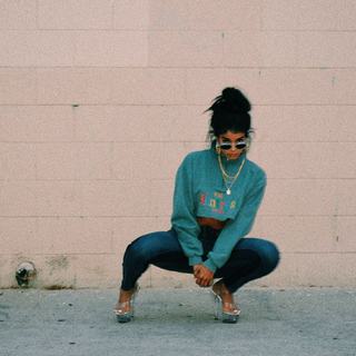 Mila J feet photo 4
