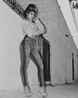 Mila J feet photo 3