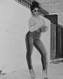 Mila J feet photo 2