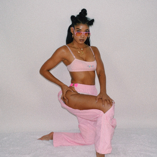 Mila J feet photo 9