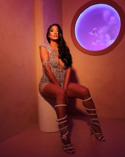 Mila J feet photo 4