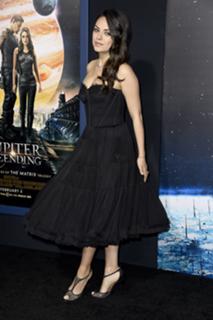 Mila Kunis feet photo thumbnail