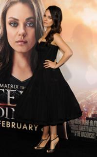 Mila Kunis feet photo thumbnail