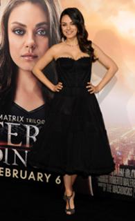 Mila Kunis feet photo thumbnail