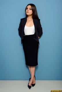 Mila Kunis feet photo thumbnail