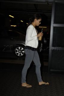 Mila Kunis feet photo thumbnail