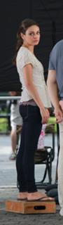 Mila Kunis feet photo thumbnail