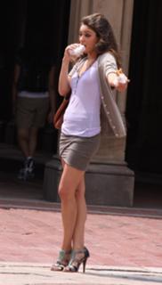 Mila Kunis feet photo thumbnail