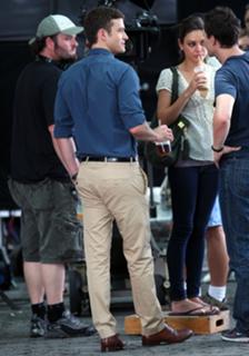 Mila Kunis feet photo thumbnail