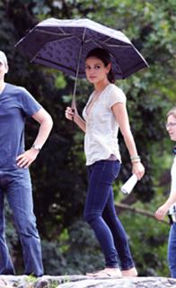 Mila Kunis feet photo thumbnail