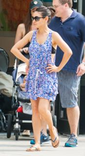 Mila Kunis feet photo thumbnail