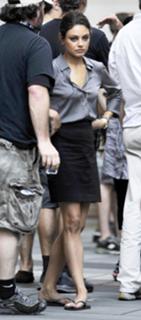 Mila Kunis feet photo thumbnail