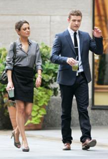 Mila Kunis feet photo thumbnail