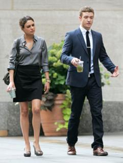 Mila Kunis feet photo thumbnail