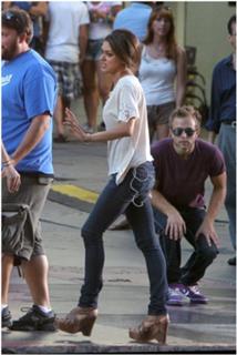 Mila Kunis feet photo thumbnail