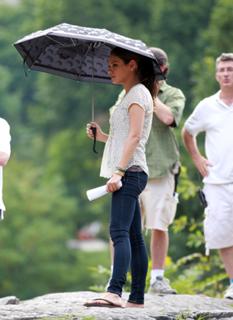 Mila Kunis feet photo thumbnail